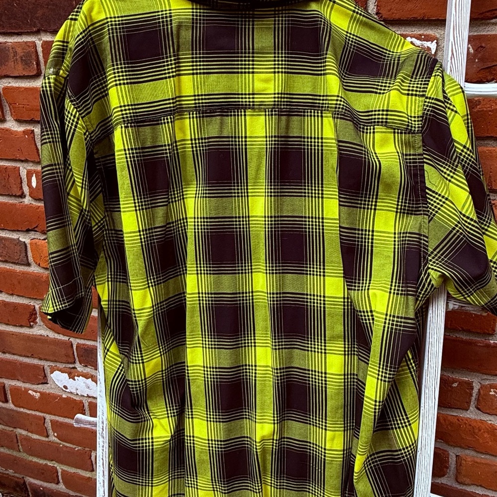 DIXXON Neon Yellow & Black Plaid Short-Sleeve Button-Down Shirt